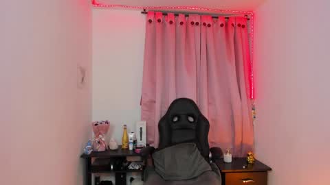 Snapshot of indra_cam chatting on January 31, 2025, 7:18 am Diana online show from January 31, 2025, 7:18 am