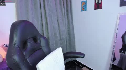Snapshot of indra_cam chatting on June 2, 2026, 4:58 am Diana online show from June 2, 2026, 4:58 am