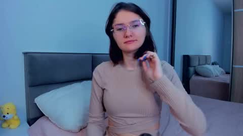 Kira online show from November 27, 2025, 4:14 am