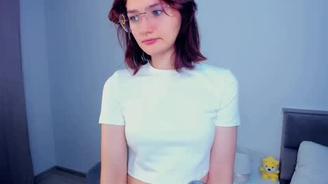 Kira online show from December 1, 2025, 4:06 am