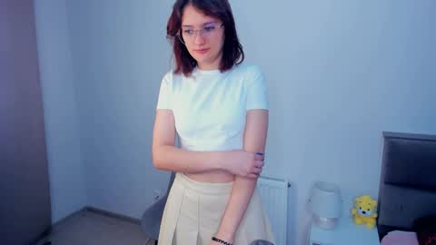 Kira online show from December 2, 2025, 4:07 am