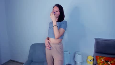 Kira online show from December 5, 2025, 5:38 am