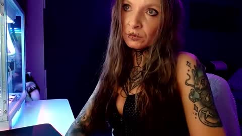 Snapshot of inesdesire chatting on January 2, 2025, 6:23 pm InesDesire online show from January 2, 2025, 6:23 pm