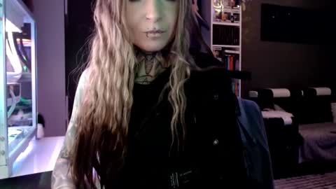 Snapshot of inesdesire chatting on February 24, 2025, 7:22 am InesDesire online show from February 24, 2025, 7:22 am