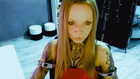 Snapshot of inesdesire chatting on October 8, 2025, 5:43 pm InesDesire online show from October 8, 2025, 5:43 pm