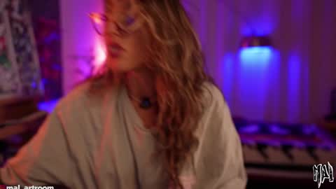 Snapshot of informal_ chatting on September 15, 2025, 12:21 am MAL --- online show from September 15, 2025, 12:21 am