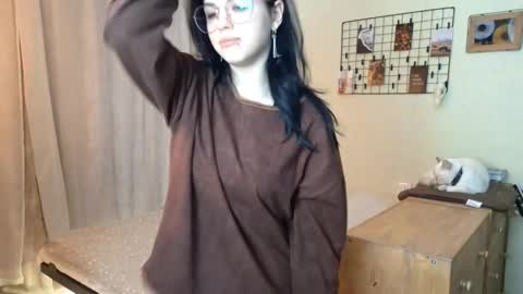 Mia online show from March 28, 2026, 1:22 pm