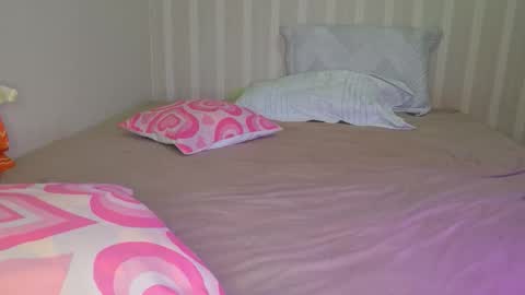 ingridequinti online show from December 14, 2025, 3:12 am