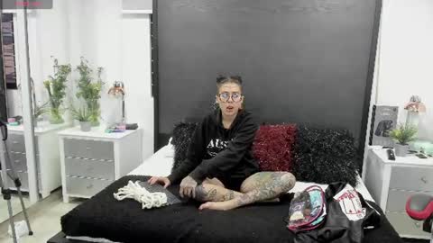 Snapshot of inkedsinners_ chatting on June 17, 2026, 11:12 am inkedsinners_ online show from June 17, 2026, 11:12 am