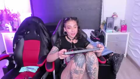 Snapshot of inkedsinners_ chatting on June 19, 2026, 2:05 am inkedsinners_ online show from June 19, 2026, 2:05 am