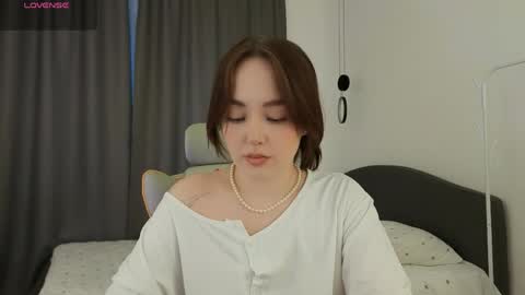 Mia online show from April 14, 2026, 2:23 pm