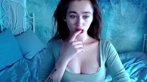 Lina online show from December 16, 2025, 1:21 am