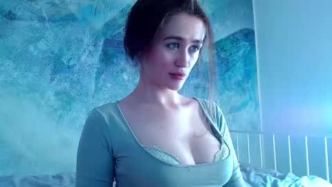 Lina online show from March 29, 2026, 2:39 pm