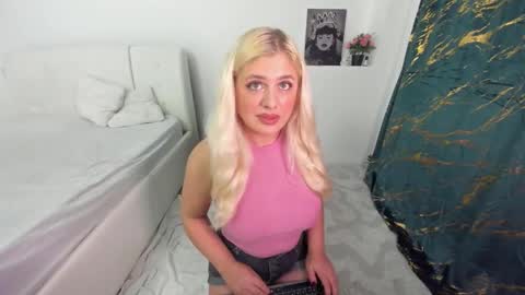 Snapshot of innocent_angell chatting on November 2, 2025, 10:34 pm Eva online show from November 2, 2025, 10:34 pm