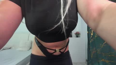 Snapshot of innocent_angell chatting on November 22, 2025, 11:26 pm Eva online show from November 22, 2025, 11:26 pm