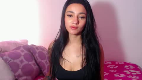 Snapshot of innocent_fox chatting on November 26, 2025, 8:43 pm Abril online show from November 26, 2025, 8:43 pm