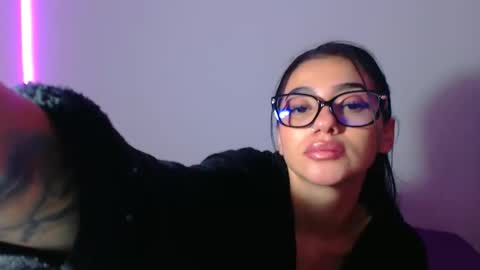 Snapshot of innocent_fox chatting on February 4, 2026, 12:38 am Abril online show from February 4, 2026, 12:38 am