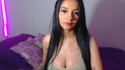 Abril online show from June 19, 2026, 11:30 pm
