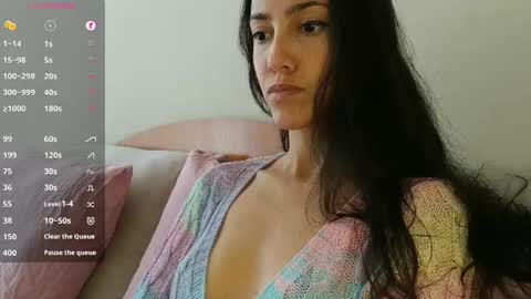 Laroa online show from September 22, 2025, 8:00 pm