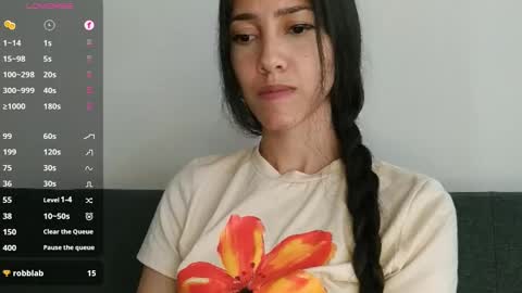 Laroa online show from November 6, 2025, 8:43 pm