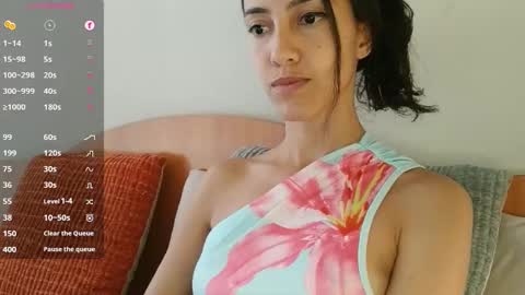 Laroa online show from November 17, 2025, 10:59 pm