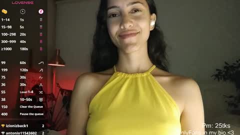 Snapshot of innocentlatiina chatting on May 5, 2026, 10:18 pm Laroa online show from May 5, 2026, 10:18 pm