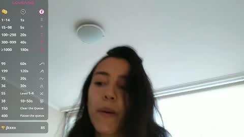 Snapshot of innocentlatiina chatting on May 13, 2026, 4:59 pm Laroa online show from May 13, 2026, 4:59 pm