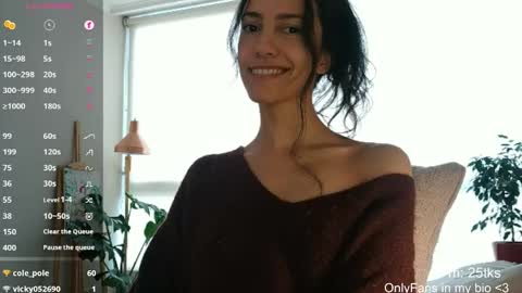 Snapshot of innocentlatiina chatting on May 14, 2026, 4:14 pm Laroa online show from May 14, 2026, 4:14 pm