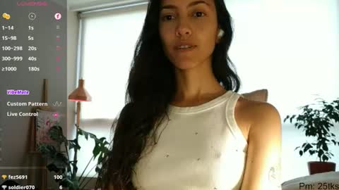 Snapshot of innocentlatiina chatting on June 13, 2026, 8:40 pm Laroa online show from June 13, 2026, 8:40 pm