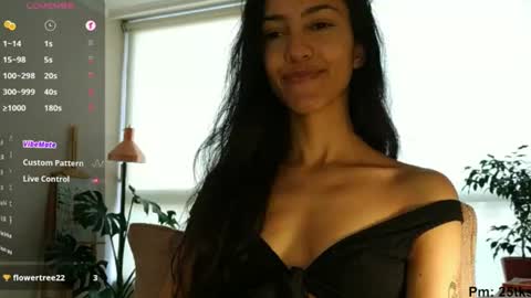 Snapshot of innocentlatiina chatting on July 3, 2026, 7:31 pm Laroa online show from July 3, 2026, 7:31 pm
