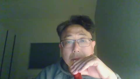 insuclee197641 online show from April 9, 2026, 2:33 pm