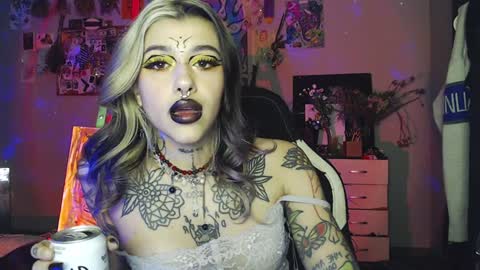 Snapshot of insunnity666 chatting on January 13, 2025, 10:03 pm Insunnity666 online show from January 13, 2025, 10:03 pm