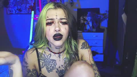 Snapshot of insunnity666 chatting on January 27, 2025, 8:39 pm Insunnity666 online show from January 27, 2025, 8:39 pm