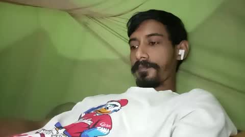 interne8famous online show from November 5, 2025, 9:20 am