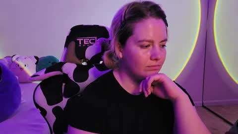 Faye online show from December 15, 2024, 9:31 pm