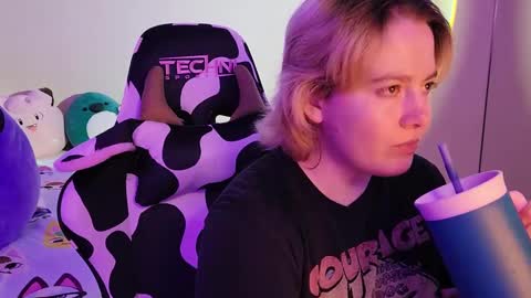 Faye online show from December 29, 2024, 1:56 am