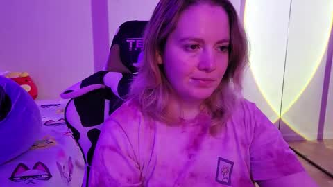 Faye online show from October 20, 2025, 3:40 am