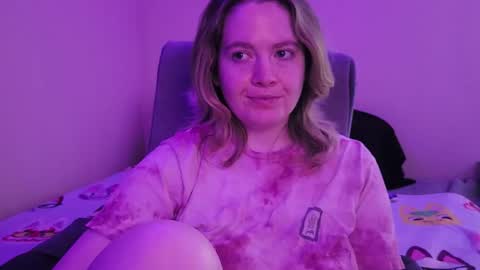 Faye online show from October 31, 2025, 6:47 am