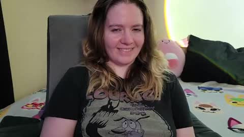 Snapshot of internetfairy_xo chatting on May 15, 2026, 1:34 am Faye online show from May 15, 2026, 1:34 am