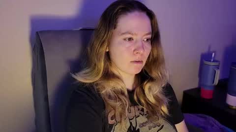Snapshot of internetfairy_xo chatting on June 2, 2026, 5:31 am Faye online show from June 2, 2026, 5:31 am