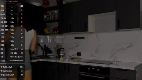 Snapshot of internetsexplorer chatting on December 21, 2024, 2:19 am Bernadette Join online show from December 21, 2024, 2:19 am