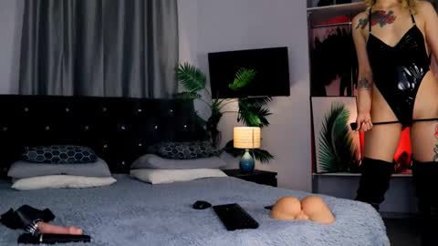 inviting_tina online show from February 27, 2025, 8:09 pm