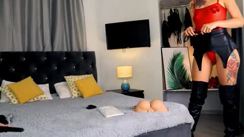 inviting_tina online show from October 1, 2025, 3:34 am