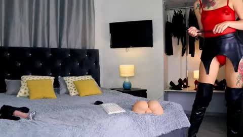 inviting_tina online show from November 11, 2025, 3:17 am