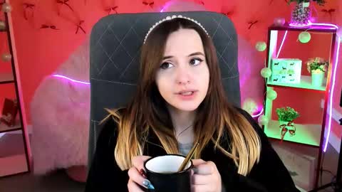 IreneBailey online show from December 3, 2025, 9:18 am