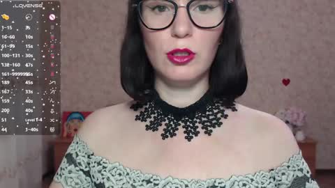 IrenLarasani online show from December 7, 2024, 11:51 am