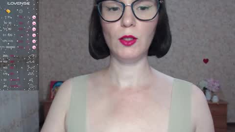 IrenLarasani online show from September 20, 2025, 12:28 pm