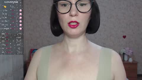 IrenLarasani online show from September 23, 2025, 6:05 am