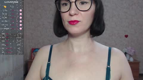 IrenLarasani online show from October 2, 2025, 6:09 am
