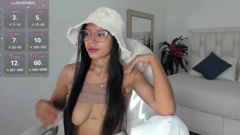 iris8_ online show from November 28, 2025, 1:14 pm